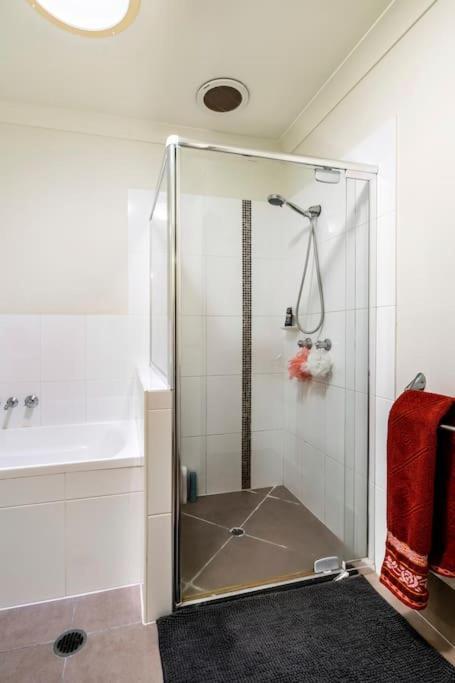 Room With Separate Bath In Shared Homestay ريدكليف المظهر الخارجي الصورة