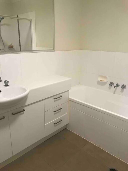 Room With Separate Bath In Shared Homestay ريدكليف المظهر الخارجي الصورة
