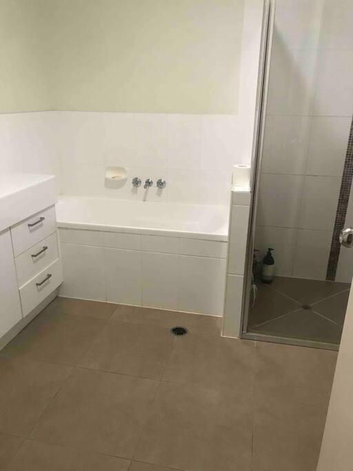 Room With Separate Bath In Shared Homestay ريدكليف المظهر الخارجي الصورة