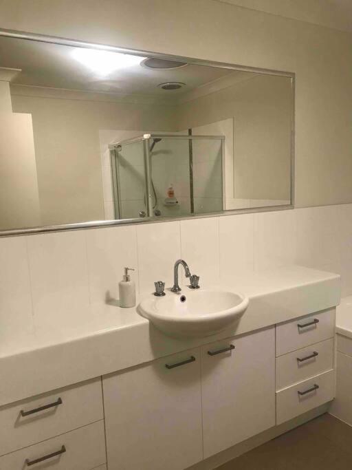 Room With Separate Bath In Shared Homestay ريدكليف المظهر الخارجي الصورة