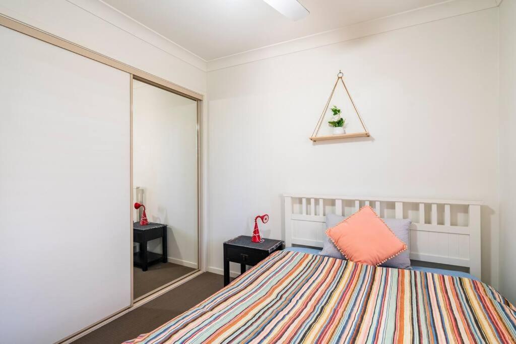 Room With Separate Bath In Shared Homestay ريدكليف المظهر الخارجي الصورة
