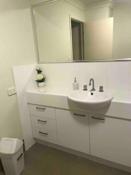 Room With Separate Bath In Shared Homestay ريدكليف المظهر الخارجي الصورة