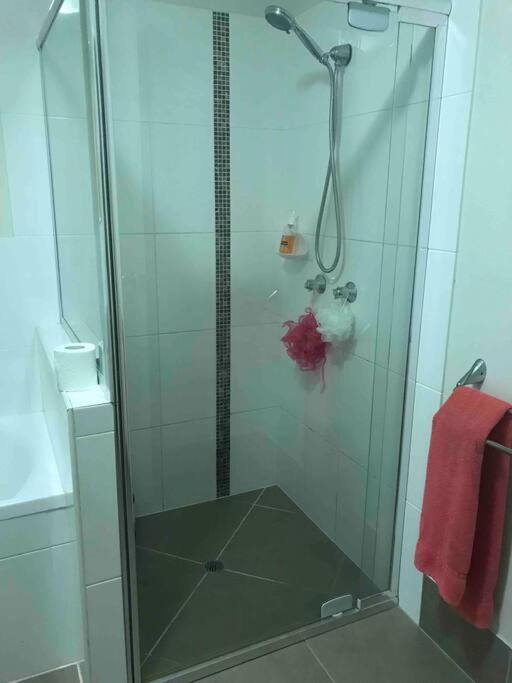 Room With Separate Bath In Shared Homestay ريدكليف المظهر الخارجي الصورة